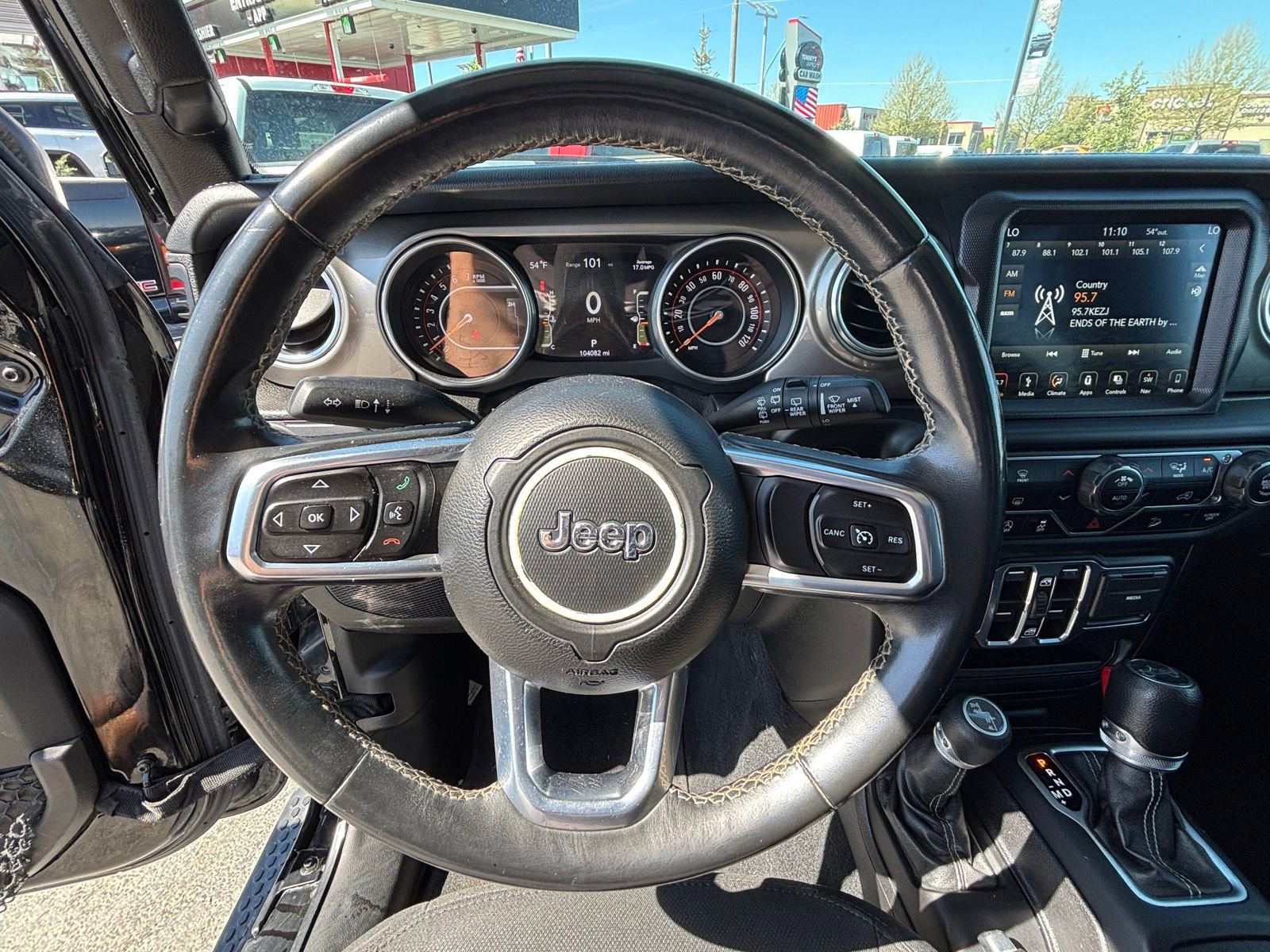 Used 2018 Jeep Wrangler Unlimited Sahara w/ Uconnect 4C Nav & Sound Group AWD/4WD image 14