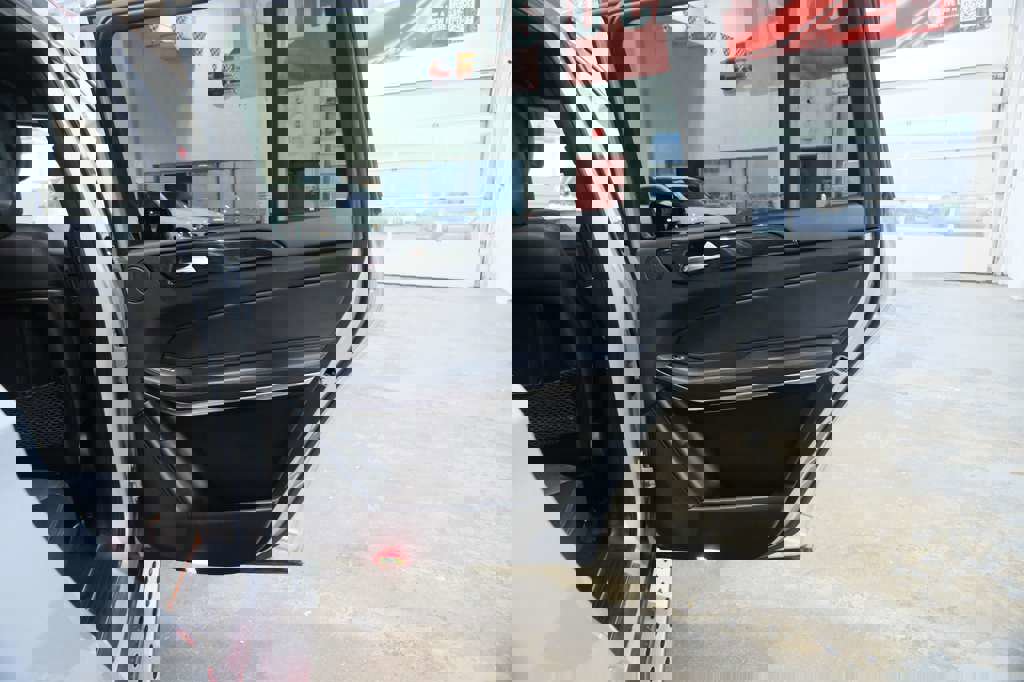 Used 2018 Mercedes-Benz GLS 550 4MATIC w/ Driver Assistance Package image 27