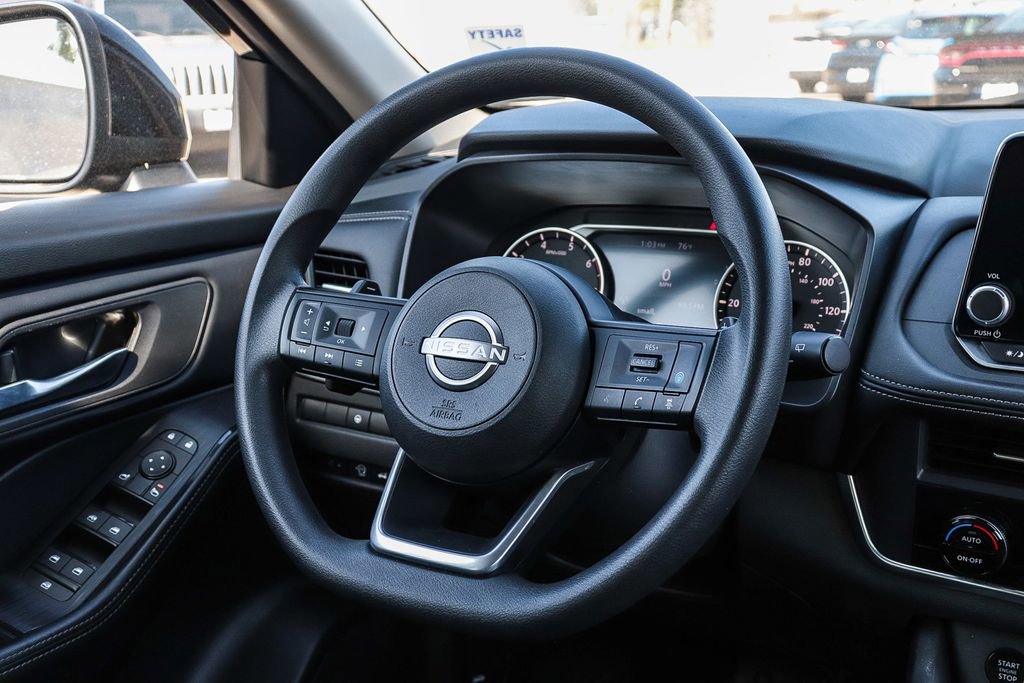 Used 2024 Nissan Rogue SV image 17