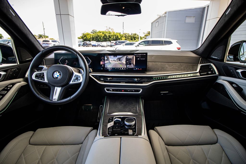 Used 2025 BMW X7 xDrive40i w/ M Sport Package AWD/4WD image 31