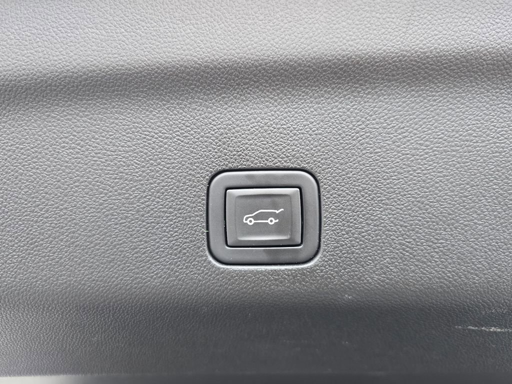 Certified 2023 GMC Yukon Denali image 32