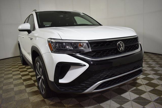 Used 2024 Volkswagen Taos SE FWD image 3