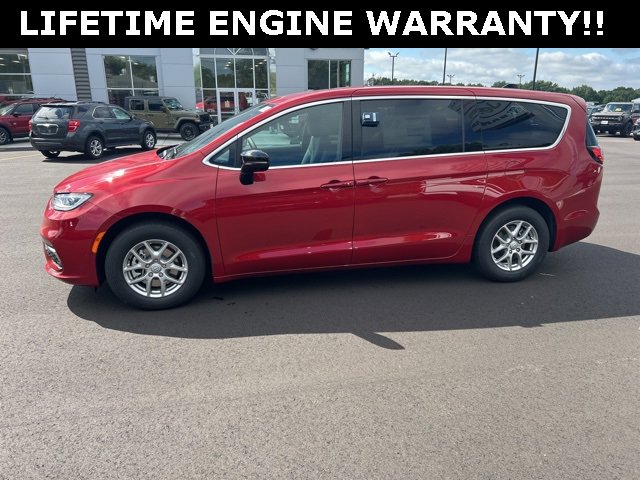 New 2026 Chrysler Pacifica Select image 5