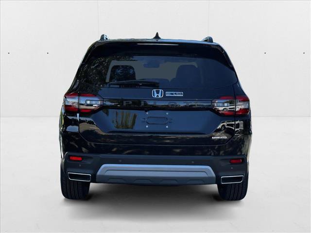 New 2025 Honda Pilot Touring image 8