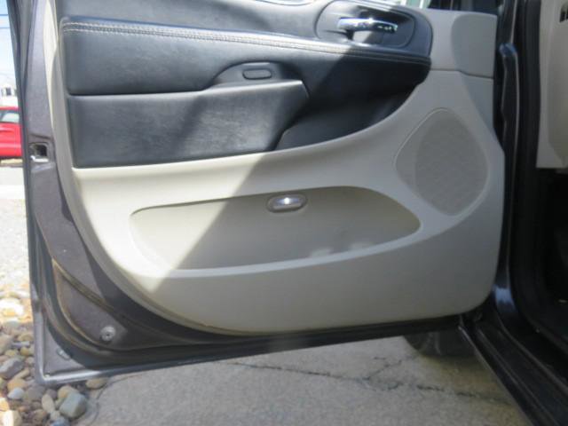 Used 2019 Dodge Grand Caravan SXT image 9