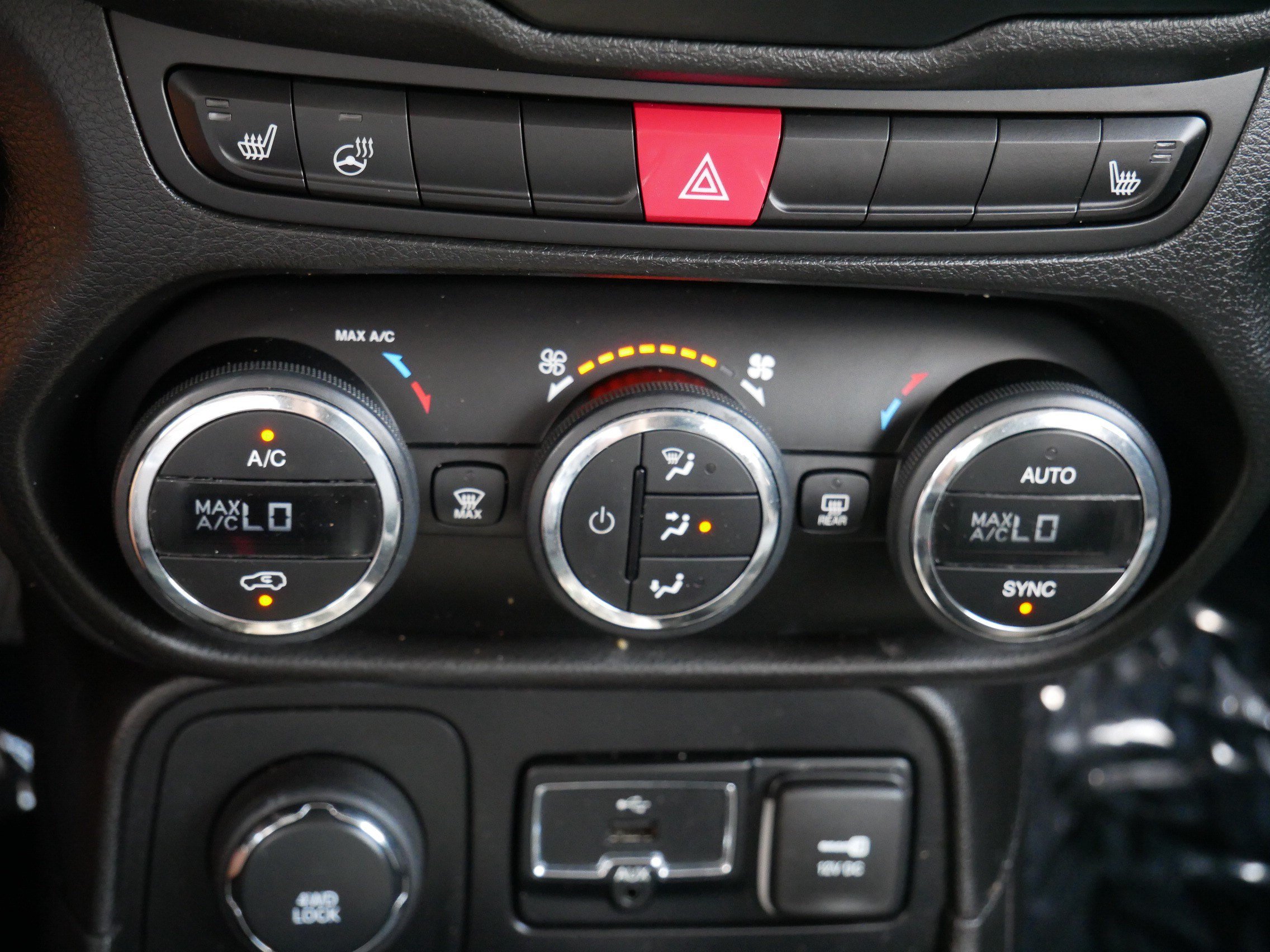 Used 2015 Jeep Renegade Limited w/ Safety & Security Group I AWD/4WD image 23