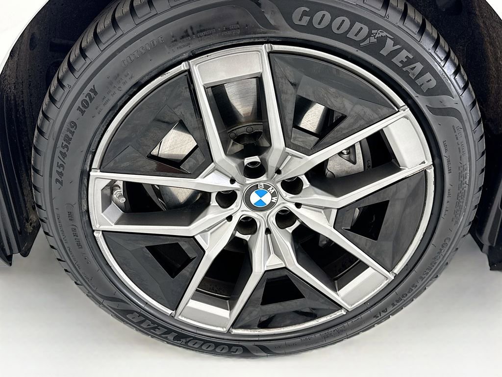 Certified 2026 BMW i5 eDrive40 w/ Premium Package RWD image 29