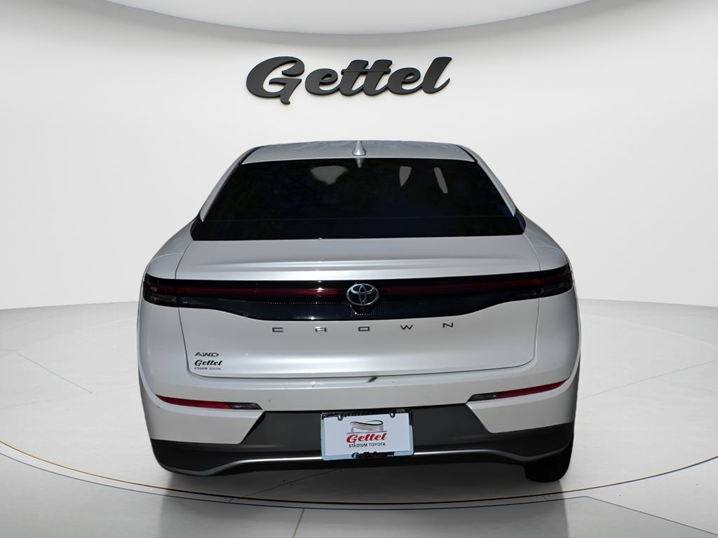 Used 2023 Toyota Crown XLE image 6