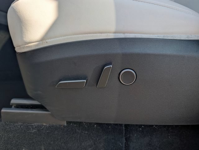Used 2024 Tesla Model Y Long Range AWD/4WD image 16