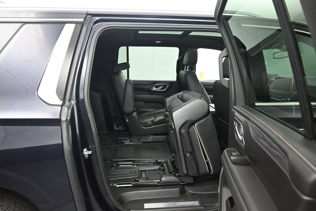 Used 2022 GMC Yukon XL SLT w/ SLT Premium Package AWD/4WD image 55