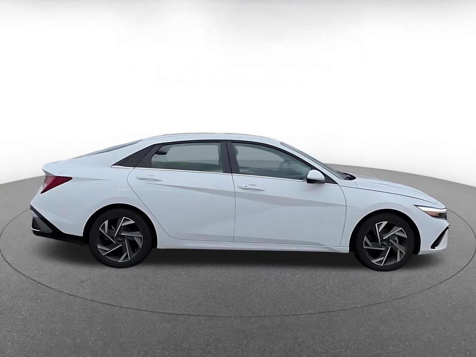 Used 2025 Hyundai Elantra SEL image 16