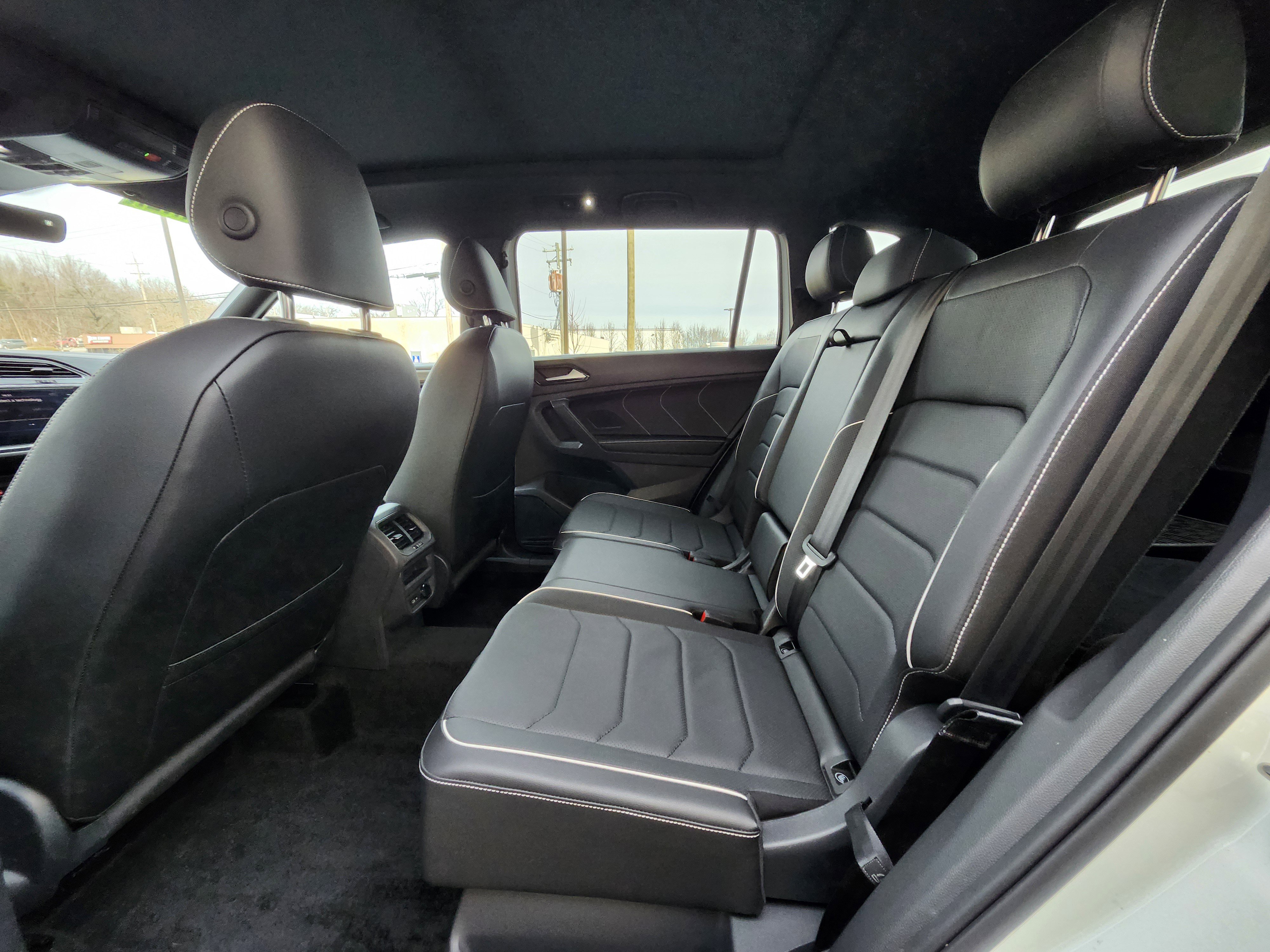 Used 2023 Volkswagen Tiguan SEL R-Line image 23