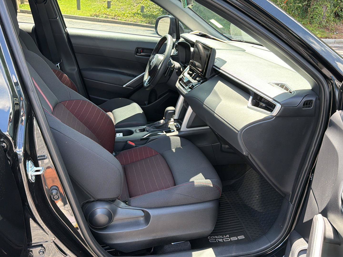 Used 2025 Toyota Corolla Cross AWD Hybrid image 13