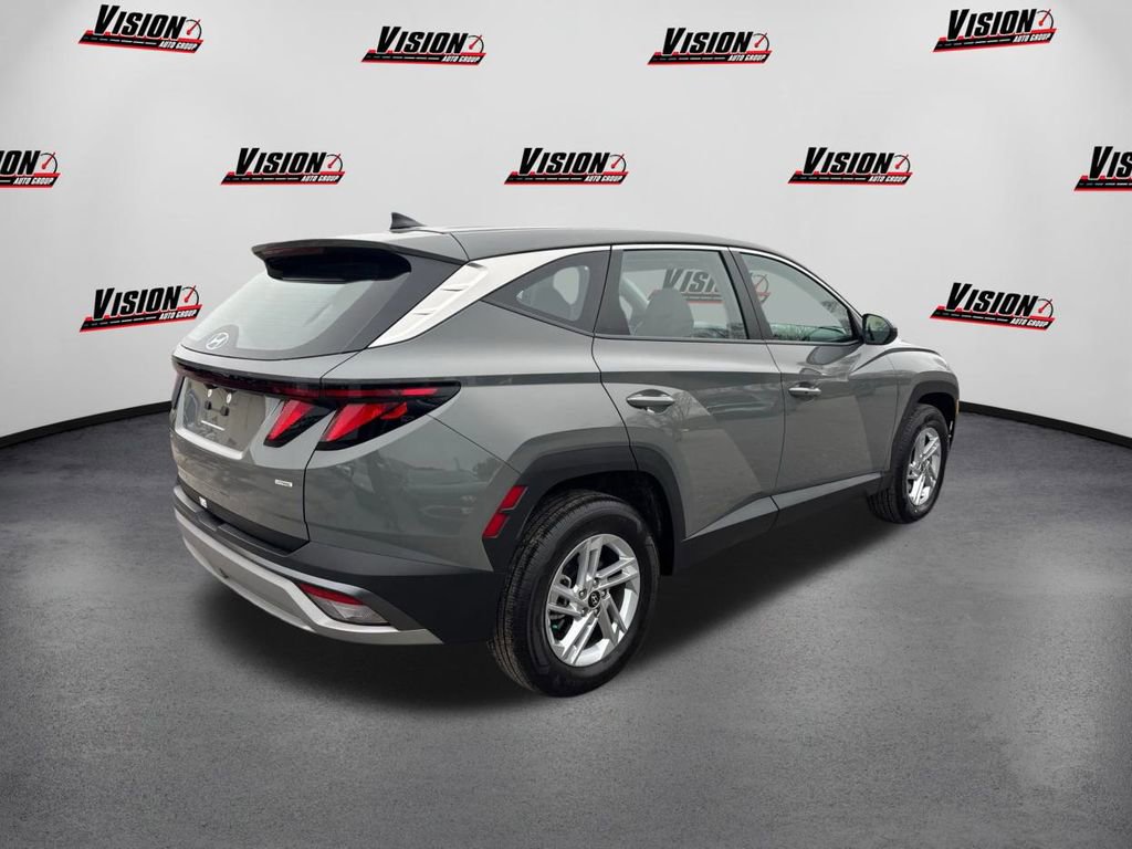 Certified 2025 Hyundai Tucson SE image 5