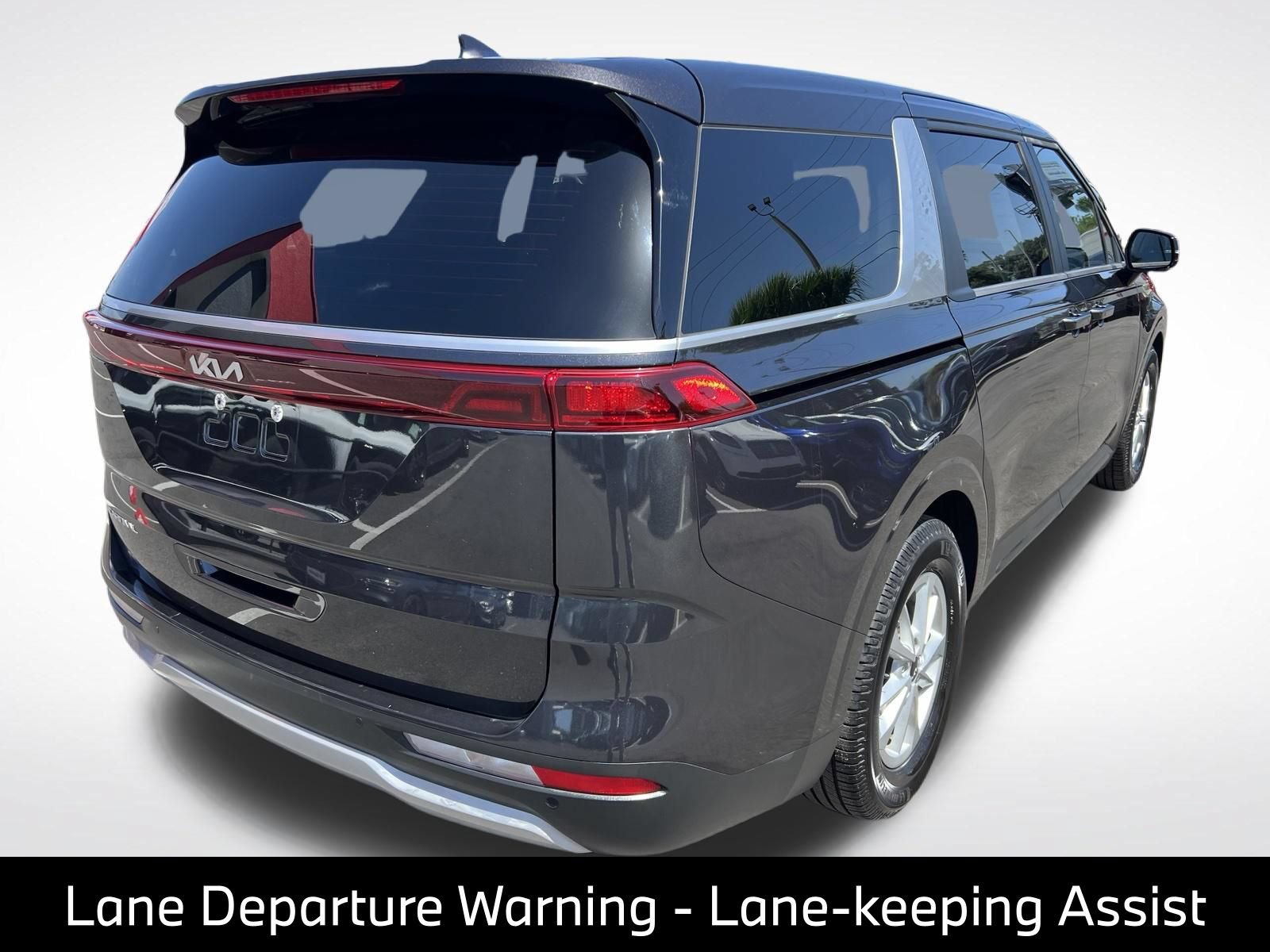 Used 2024 Kia Carnival LX FWD image 7