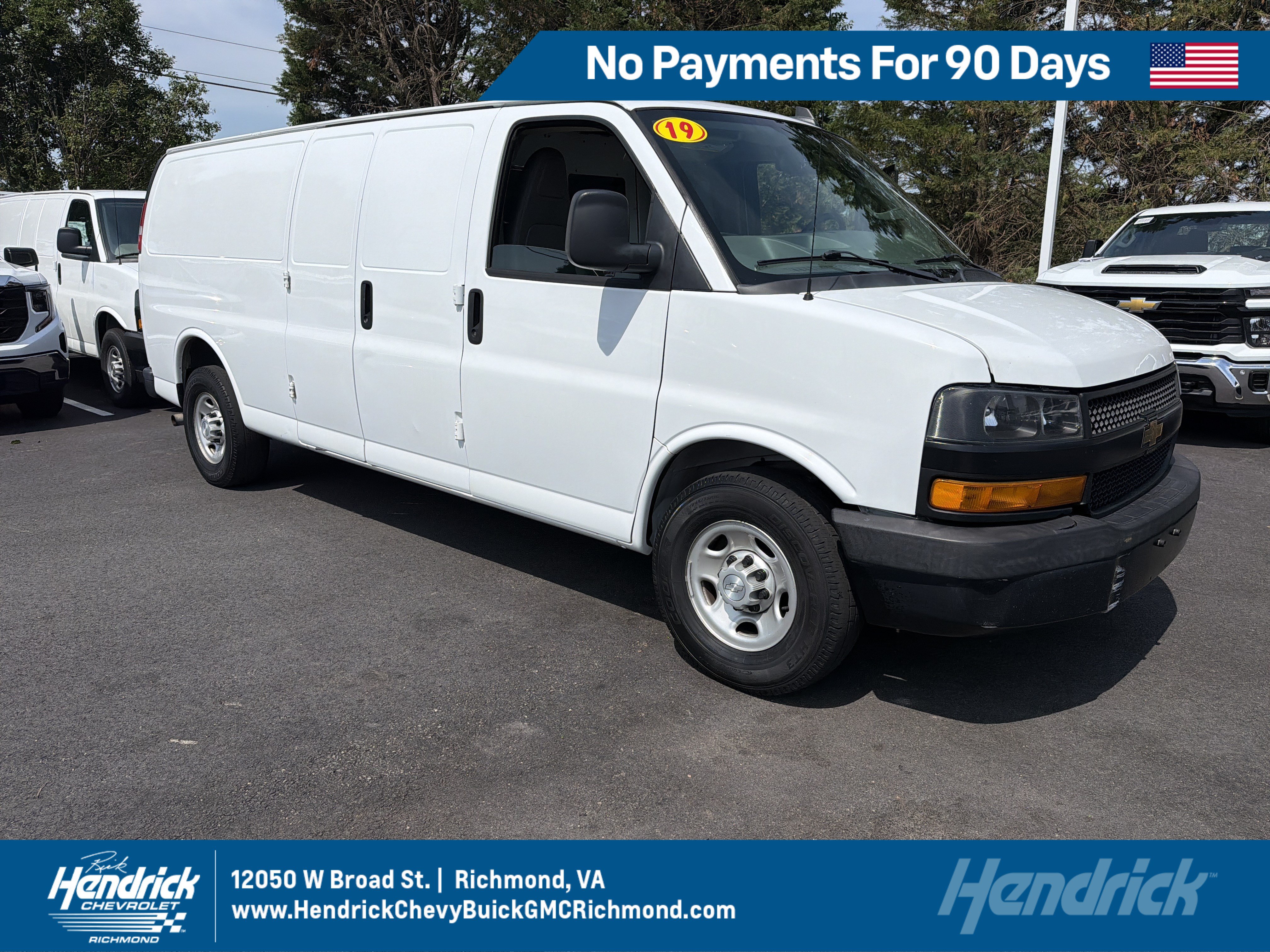 Used 2018 Chevrolet Express 2500 Extended RWD image 1