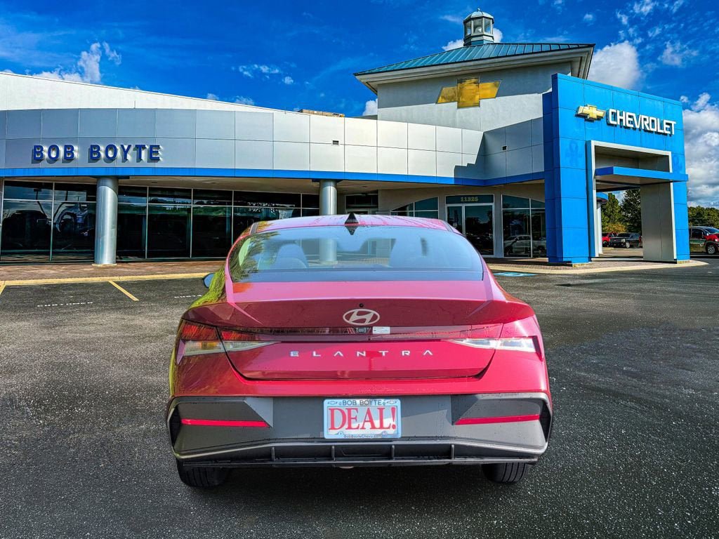 Used 2024 Hyundai Elantra SEL FWD image 4