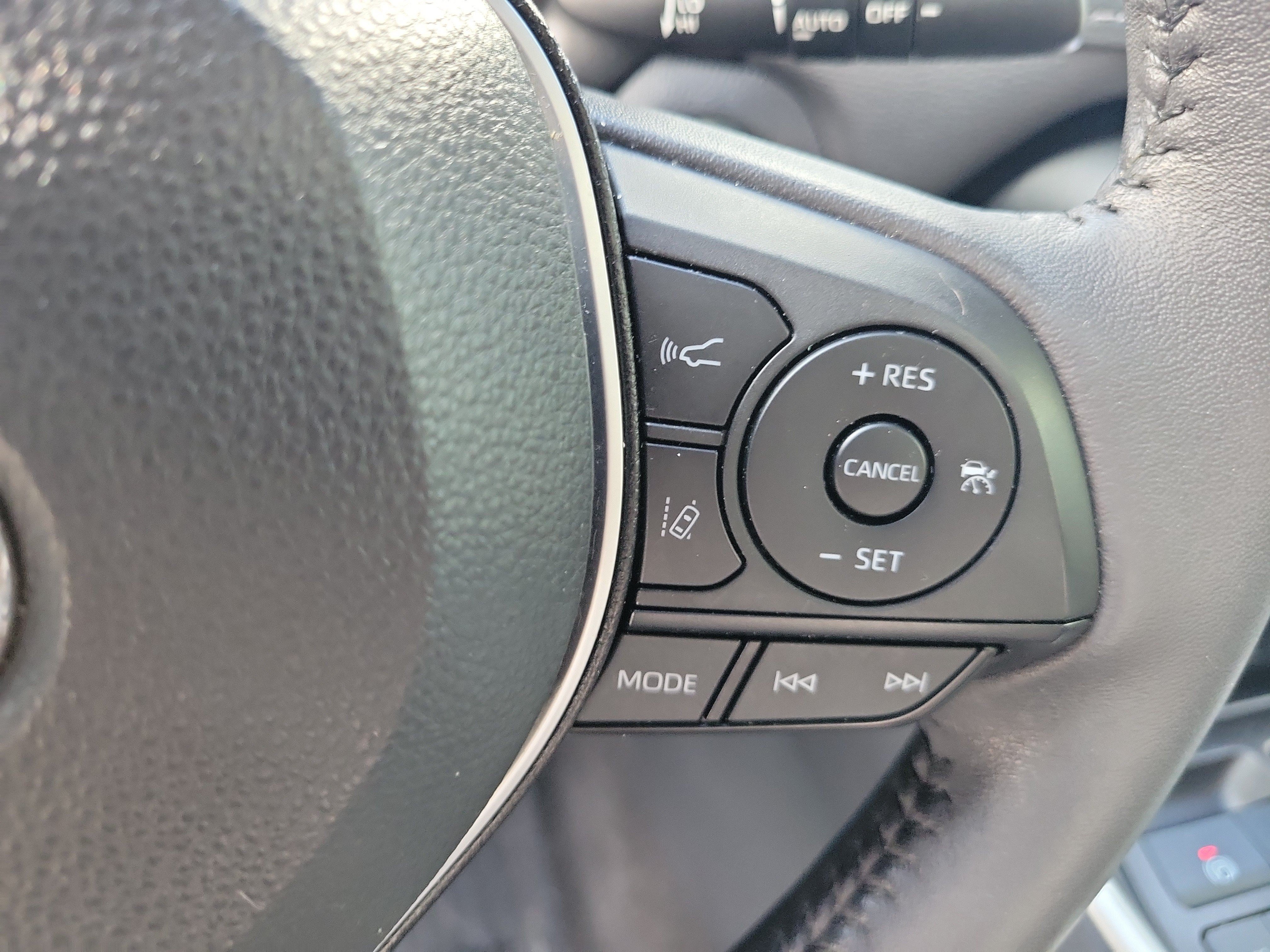 Used 2023 Toyota RAV4 XLE Premium FWD image 28