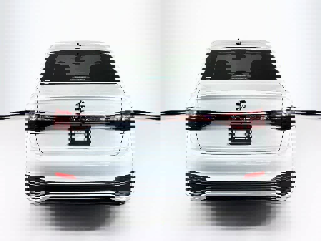 Used 2025 Volkswagen Jetta Sport image 5