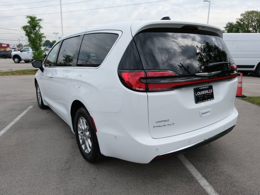 New 2025 Chrysler Pacifica Select image 11