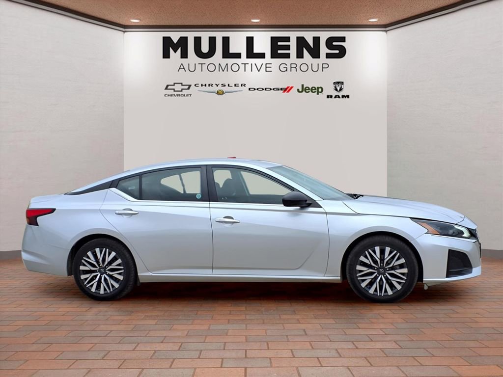 Used 2024 Nissan Altima 2.5 SV FWD image 4