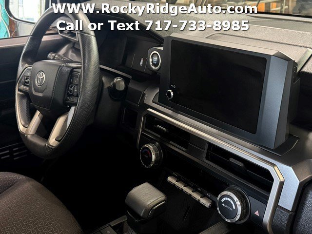 Used 2025 Toyota 4Runner SR5 AWD/4WD image 2