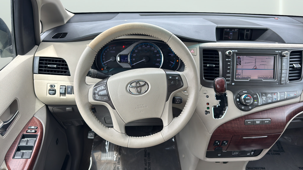 Used 2011 Toyota Sienna XLE w/ Premium Pkg FWD image 16