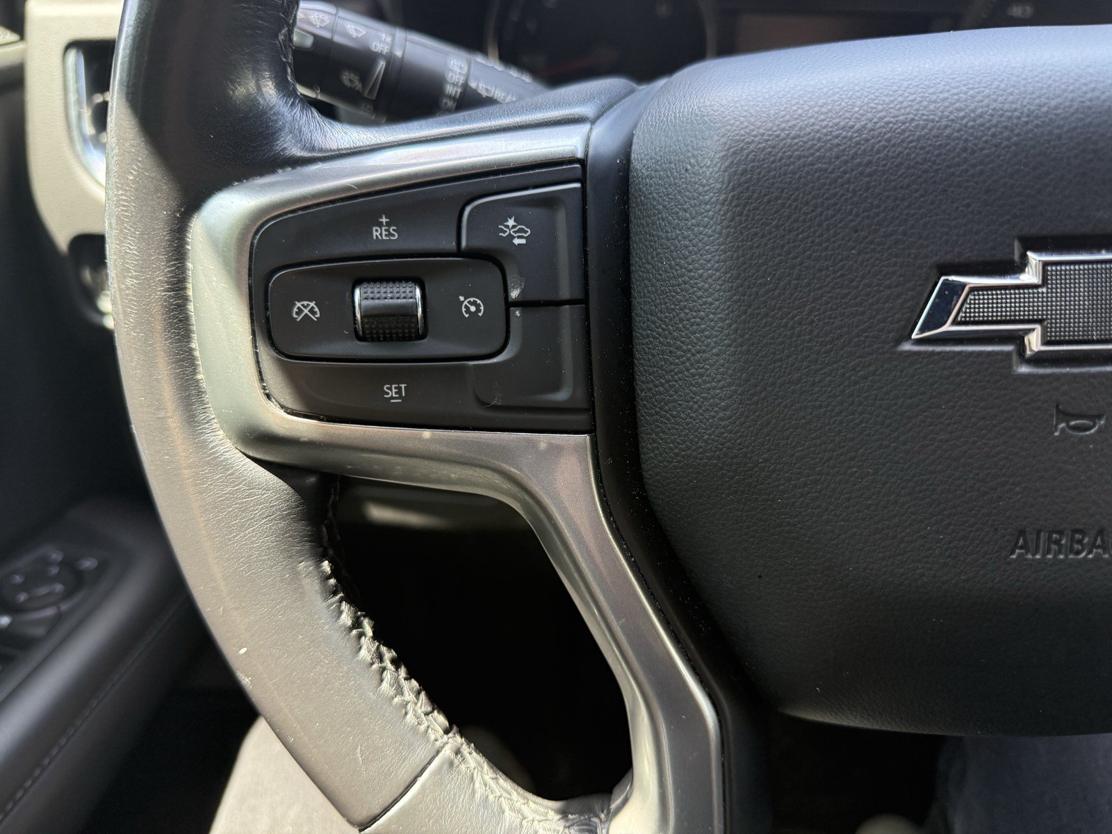 Used 2021 Chevrolet Suburban Z71 w/ Rear Media and Nav Package AWD/4WD image 12