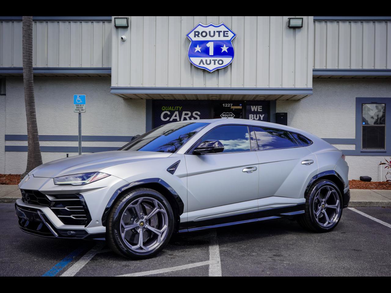 Used 2019 Lamborghini Urus image 1
