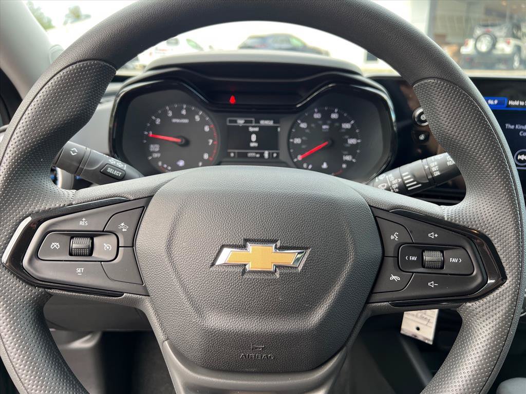 Used 2026 Chevrolet Trax LS w/ LS Convenience Package FWD image 17