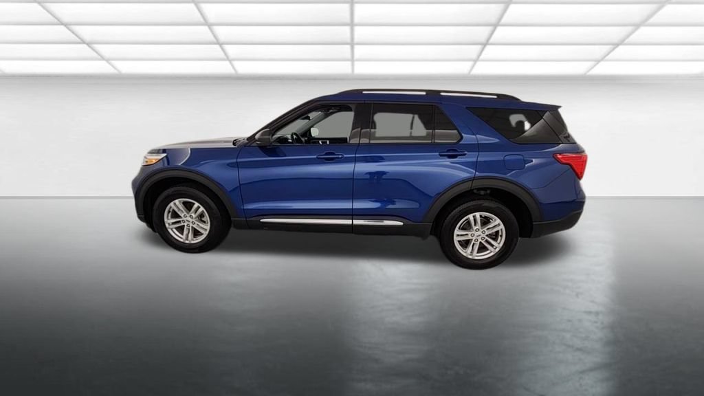Used 2023 Ford Explorer XLT AWD/4WD image 4