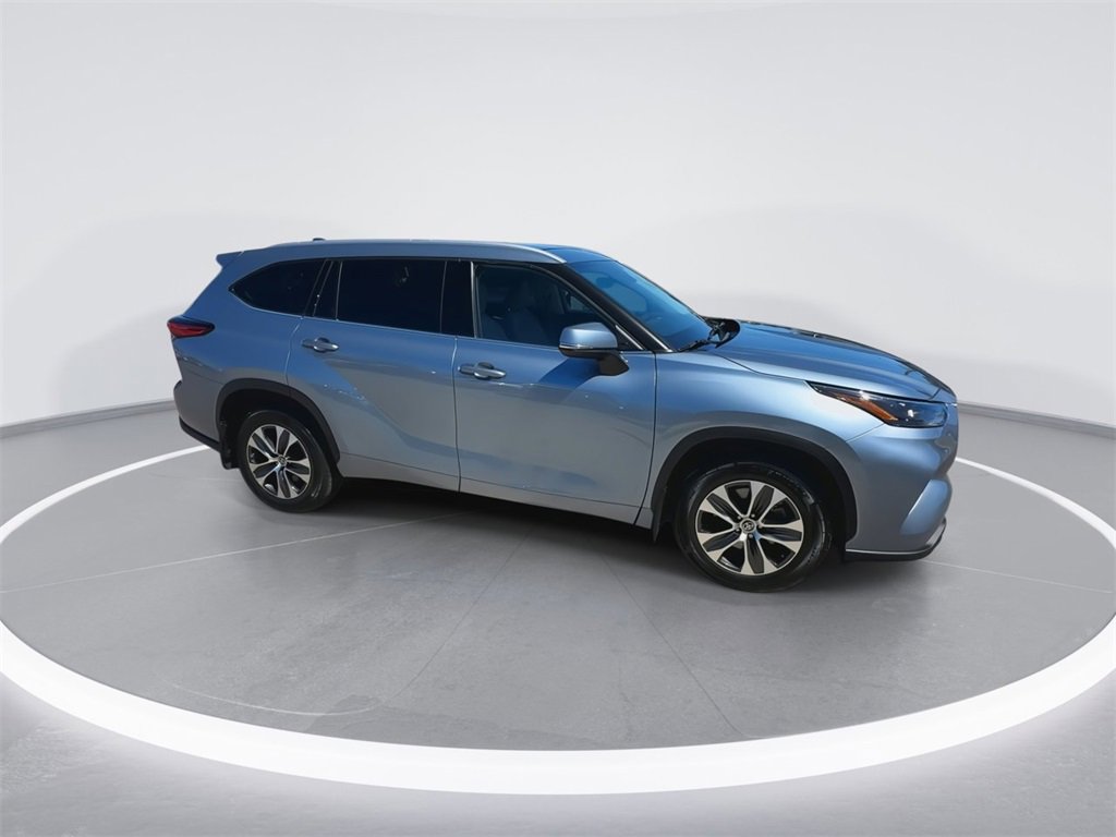 Used 2022 Toyota Highlander XLE image 14