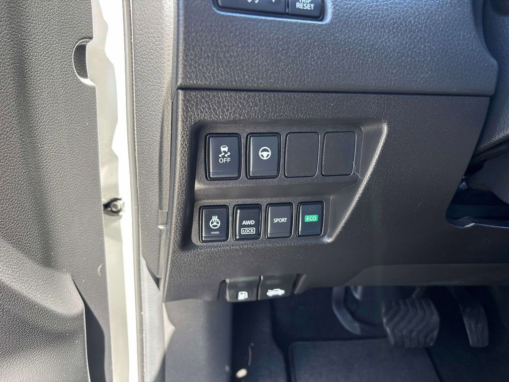 Certified 2022 Nissan Rogue Sport SL AWD/4WD image 16