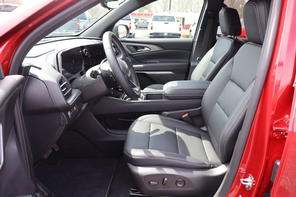 Used 2026 Chevrolet Traverse LT w/ Driver Confidence Package image 5