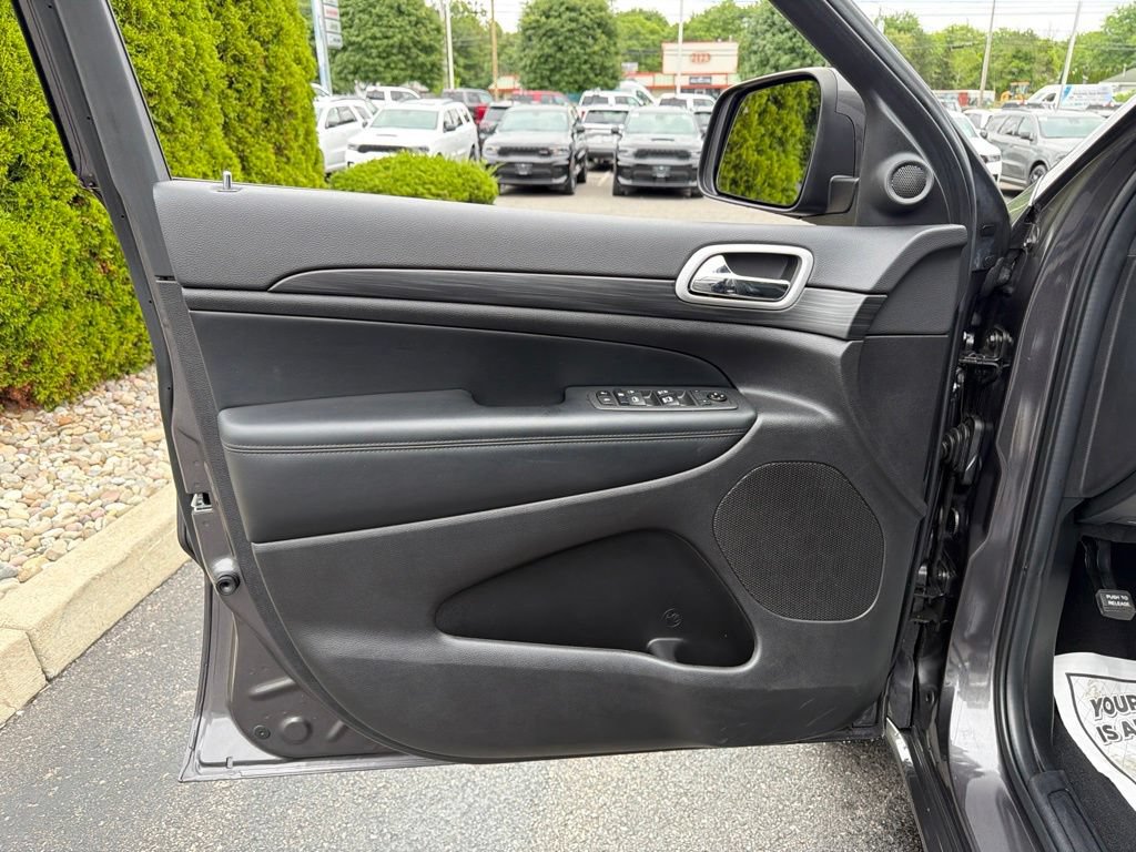 Used 2021 Jeep Grand Cherokee Laredo X AWD/4WD image 14