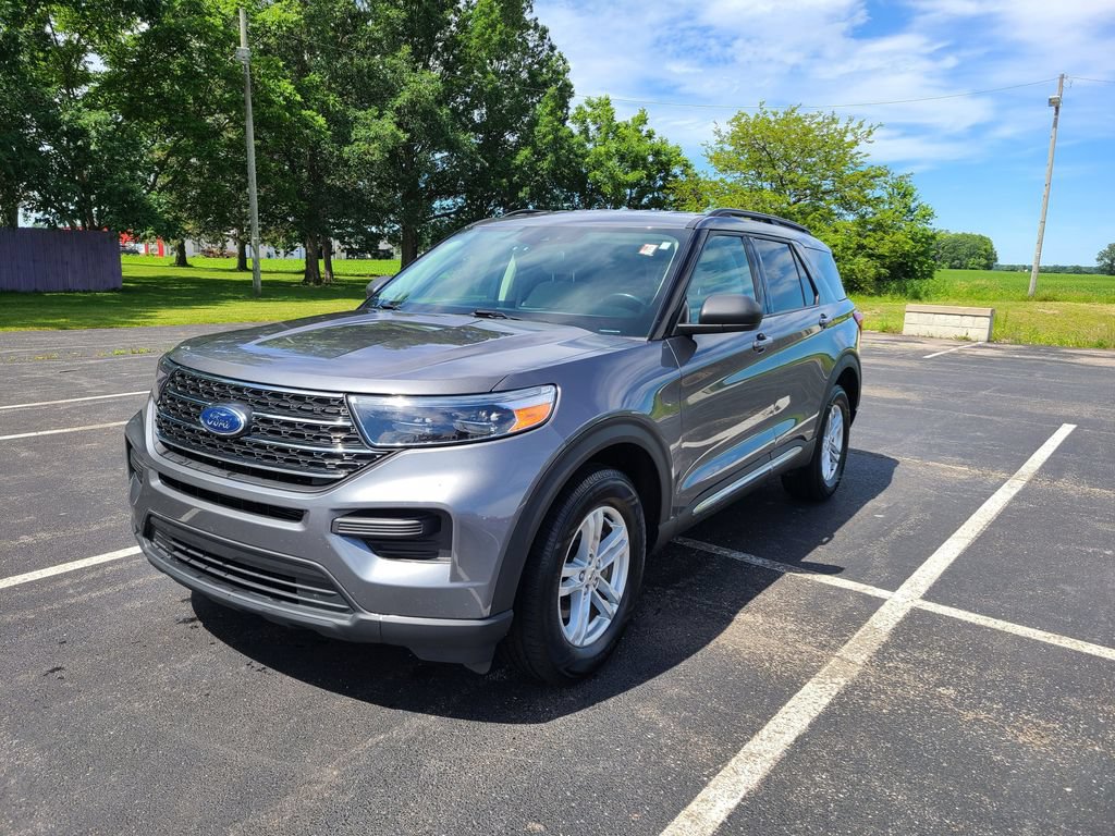 Used 2022 Ford Explorer XLT AWD/4WD image 3