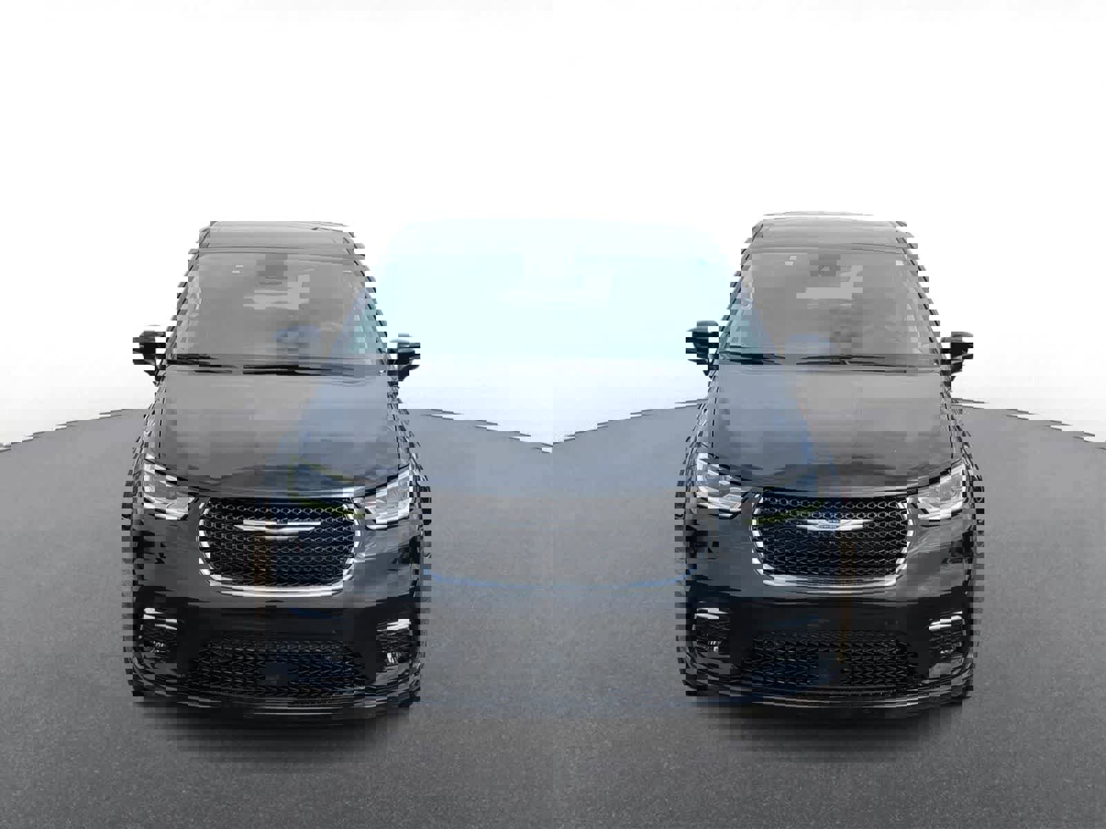 Used 2023 Chrysler Pacifica Touring-L image 3