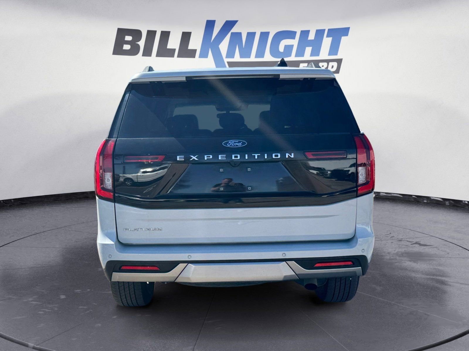 Used 2025 Ford Expedition Platinum image 4