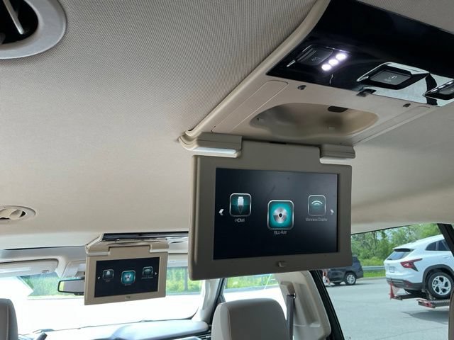 Used 2017 Chevrolet Suburban Premier AWD/4WD image 39
