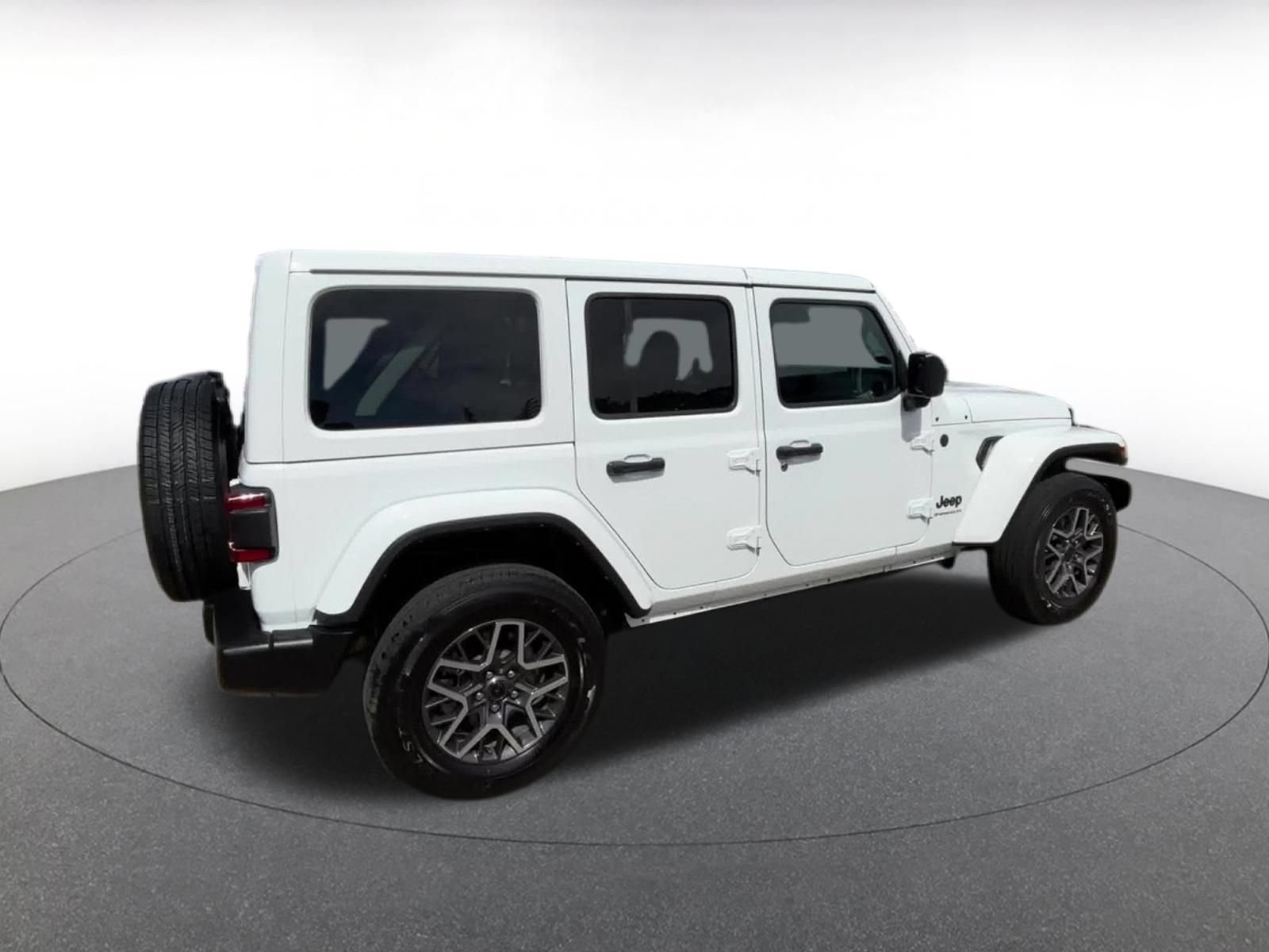 Used 2025 Jeep Wrangler Unlimited Sahara AWD/4WD image 12