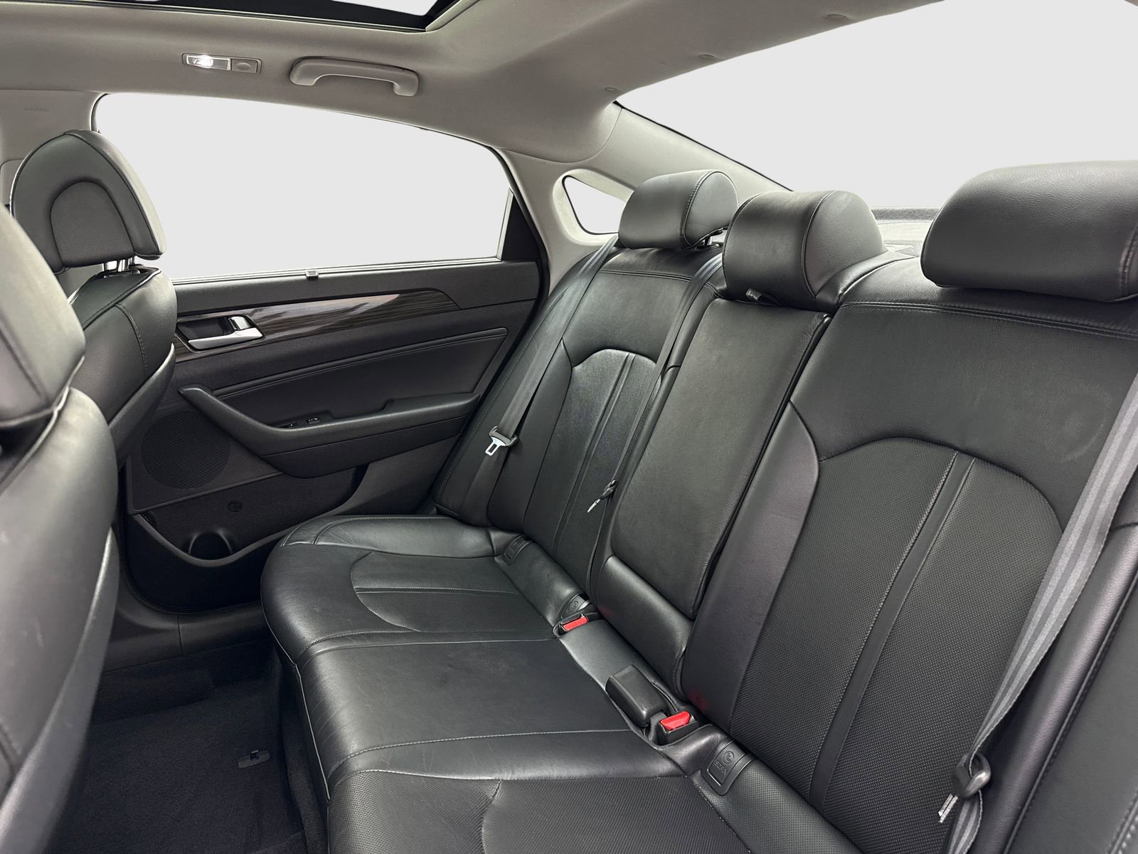 Used 2015 Hyundai Sonata Limited w/ Option Group 05 FWD image 36