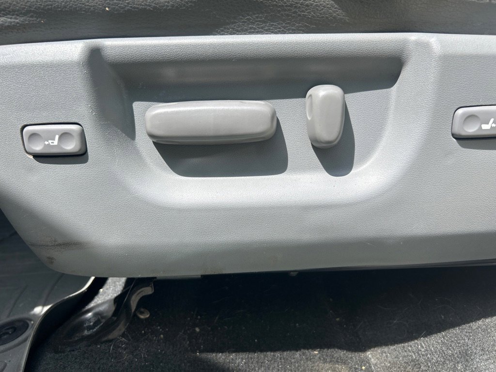 Used 2016 Toyota Sequoia Platinum AWD/4WD image 17