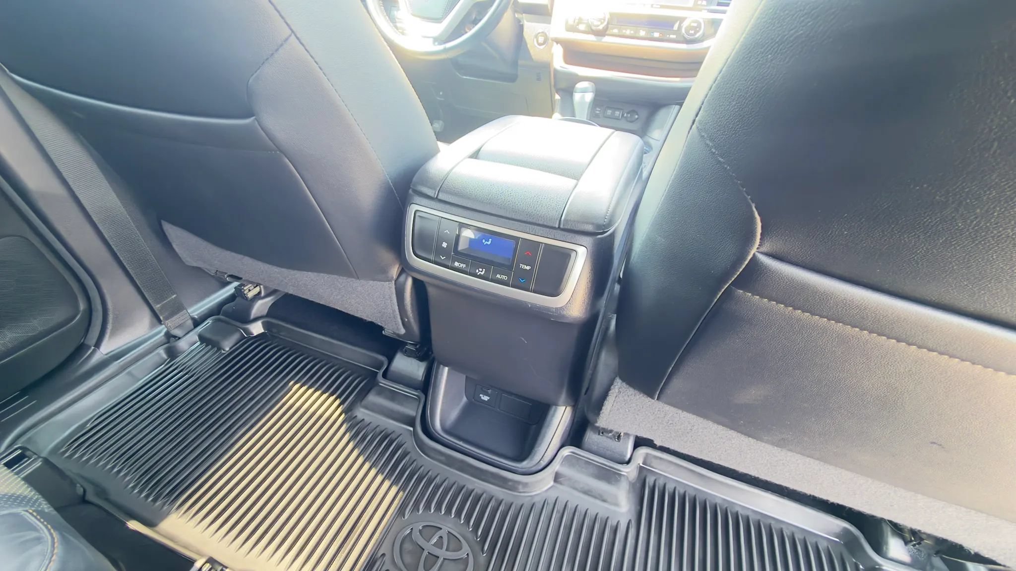 Used 2018 Toyota Highlander Limited AWD/4WD image 19