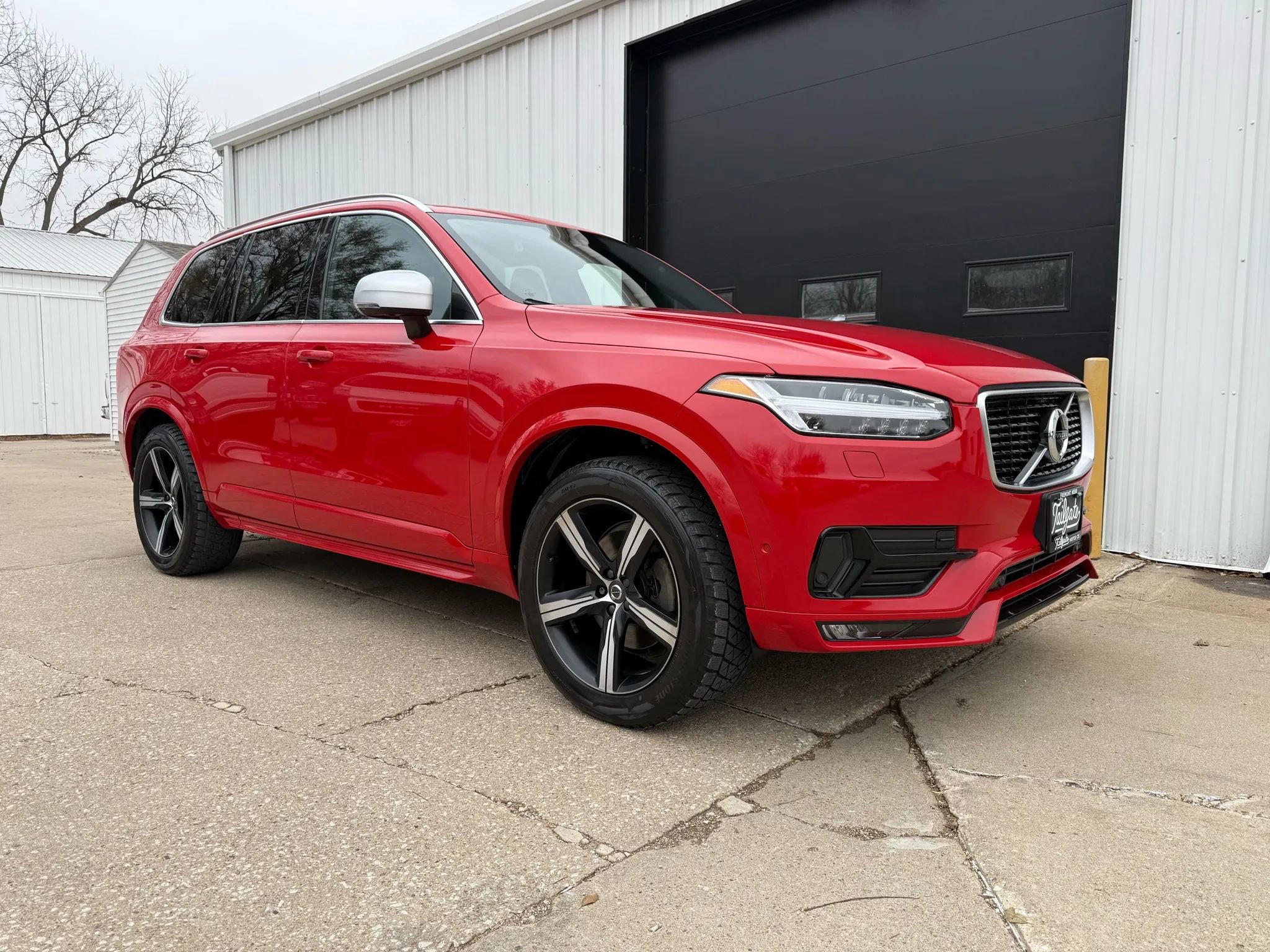 Used 2017 Volvo XC90 T6 R-Design w/ Vision Package image 2