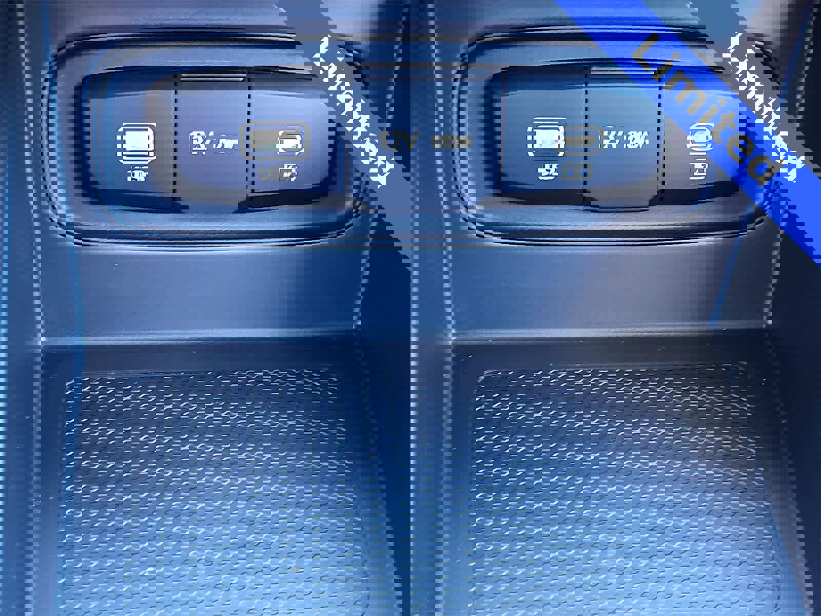 Certified 2025 Hyundai Venue Limited image 26