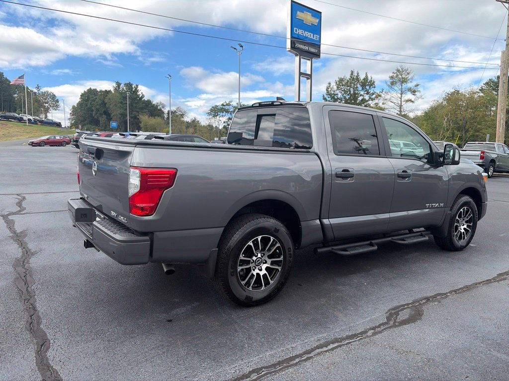 Used 2024 Nissan Titan SV w/ SV Convenience Package AWD/4WD image 10
