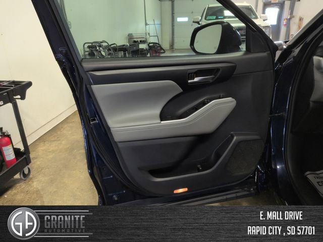 Used 2020 Toyota Highlander XLE w/ Protection Package #3 image 10