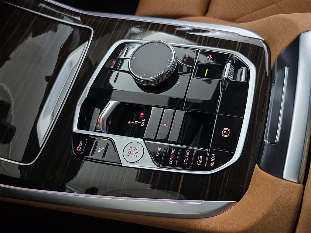 Used 2025 BMW X7 xDrive40i w/ M Sport Package image 26