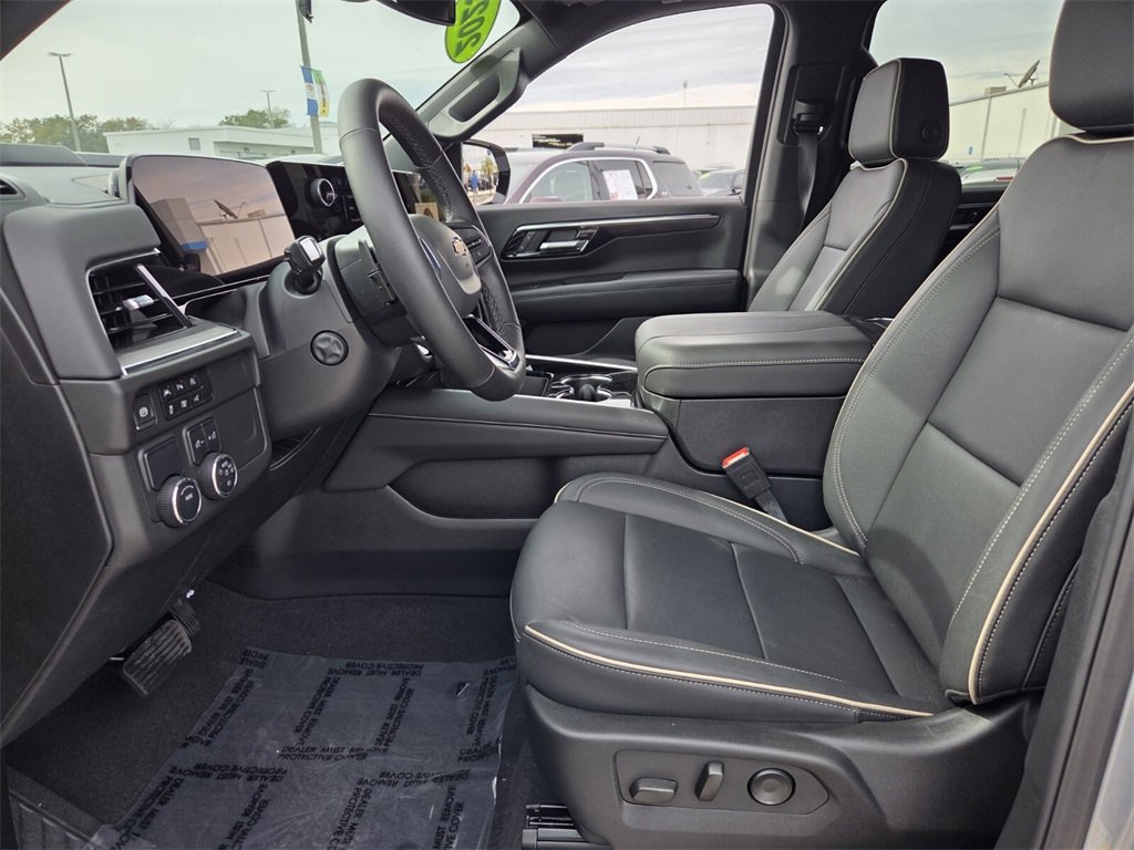 Used 2025 Chevrolet Suburban Premier image 15