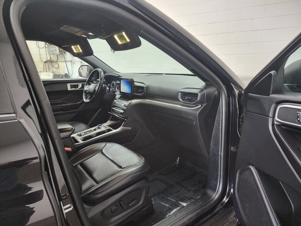 Used 2020 Ford Explorer XLT w/ Equipment Group 202A AWD/4WD image 33